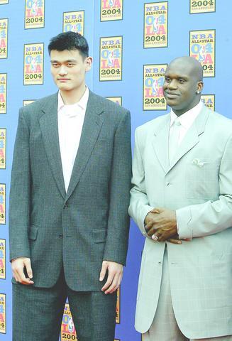 6'5 Dwayne Johnson's Height Next to 7'1 ft Shaquille O'Neal Seen