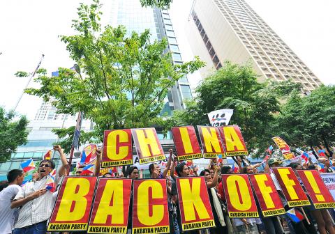 《台北時報》刊登的菲傭反華抗議圖