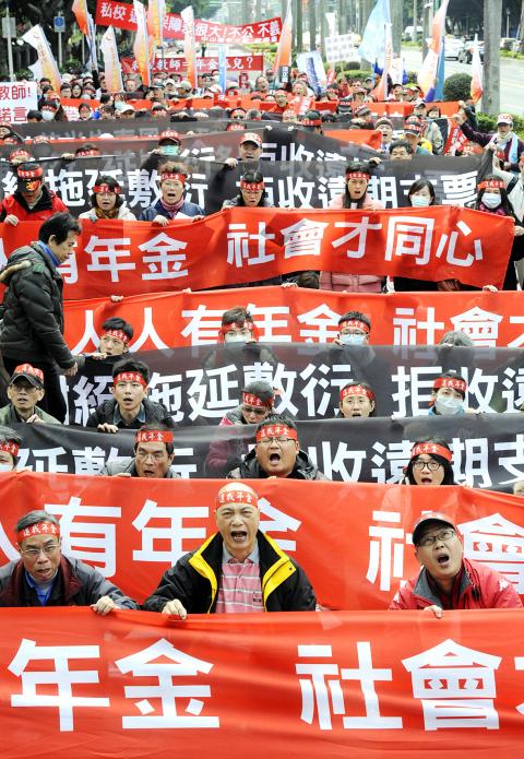 Private-education teachers rally over retirement payouts - Taipei Times - 웹