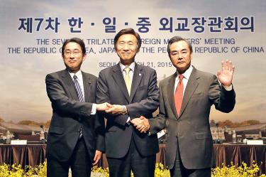 Regional powers eye summit plan - Taipei Times