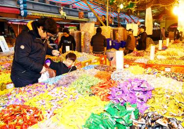 taiwan new year traffic dihua lunar new year traffic restrictions 台北年貨大街開跑 taiwan new year traffic dihua lunar new year traffic restrictions 台北年貨大街開跑
