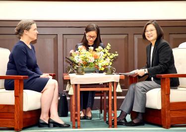 LSE confirms president&rsquo;s doctorate