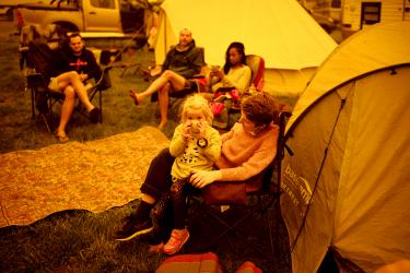 Thousands take refuge on Australia’s beaches