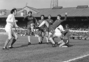 Can heading a soccer ball lead to dementia? The evidence is growing 「頭槌」可能造成失智症？證據逐漸明朗