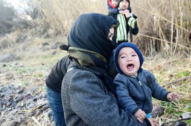 Refugees mass at border as Syria fighting escalates