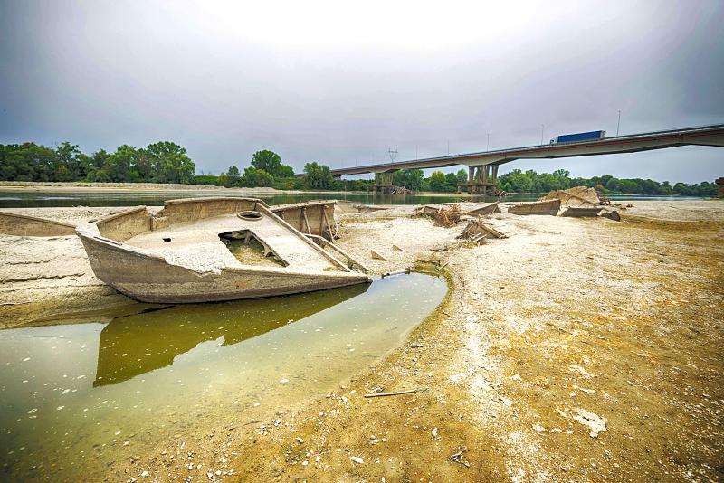 Prolonged drought in Italy causes paddy fields to dry up