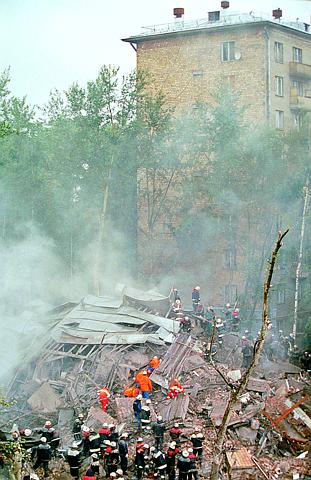Взрыв на каширской москва. Каширское шоссе теракт 1999. Каширское шоссе взрыв 1999. Каширское шоссе 6 взрыв. 13 Сентября 1999 года Каширское шоссе дом 6 корпус 3.