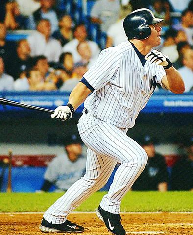 Giambi breaks out of slump in big way - Taipei Times