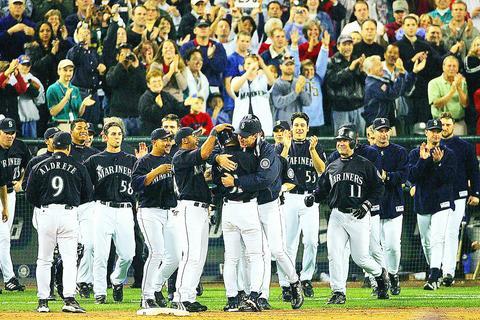Yankees rally to take down Rangers - Taipei Times