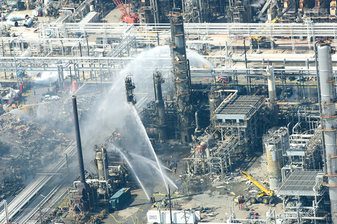 Prices surge after US oil refinery blast - Taipei Times