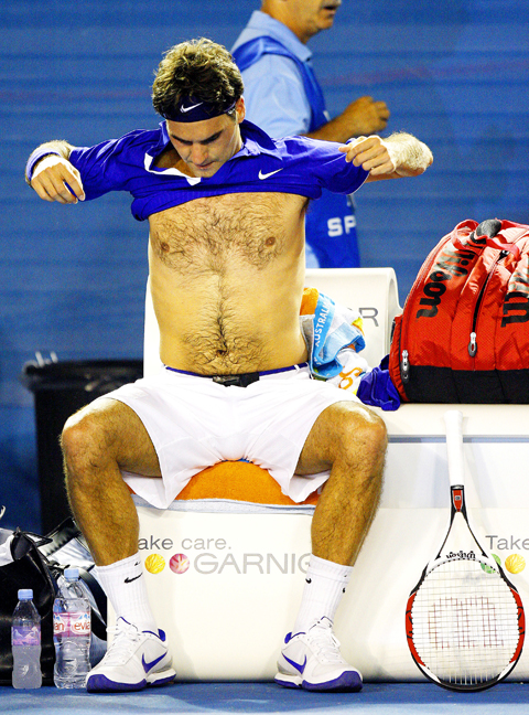 Federer off to slow start at Open Taipei Times