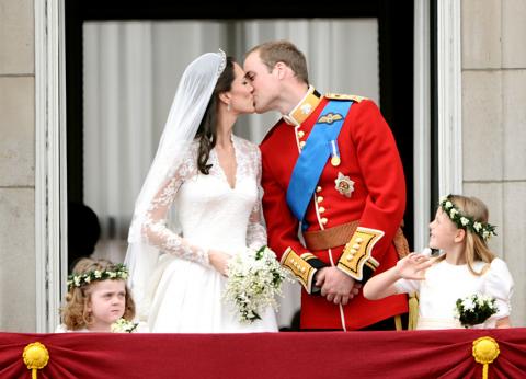 William and Kate marry as world watches - Taipei Times