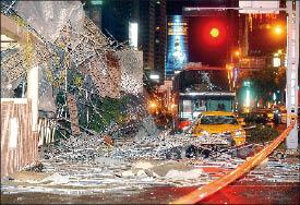 Tonnes Of Metal Collapse Outside Taichung Hotel Taipei Times Debris Covers A Street In Greater Taichung On Friday Evening After Scaffolding Along The Facade Of Splendor Hotel Collapsed