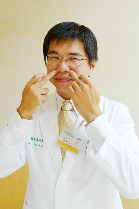 中国附医中医师廖祥琳十一月七日於台中示范,起床