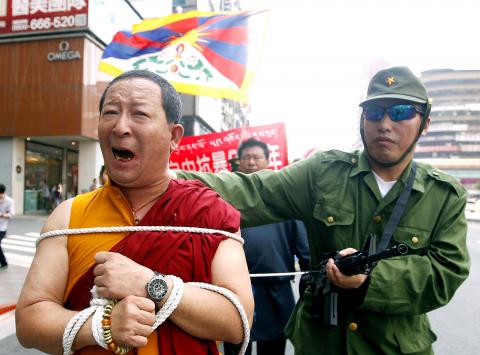 Tibetans remember 1959 uprising - Taipei Times