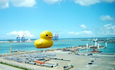 Keelung eager for ‘Rubber Duck’ visit - Taipei Times