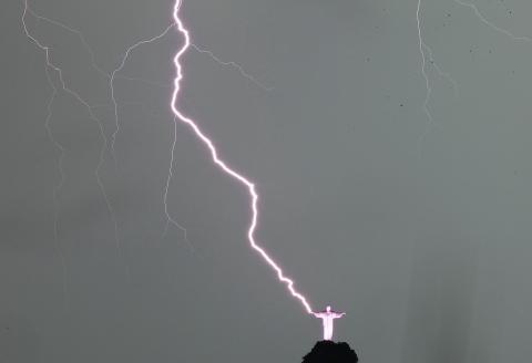 Lightning Takes Out Rio S Christ Statue S Thumb Tip Taipei Times Lightning Takes Out Rio S Christ Statue S Thumb Tip Taipei Times