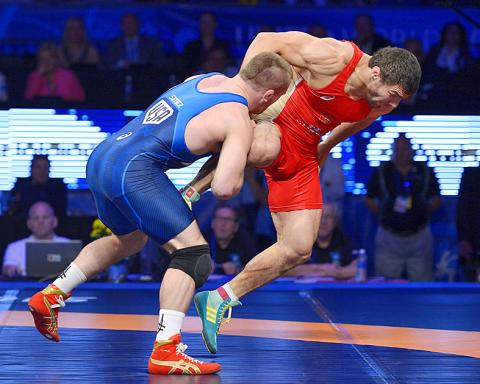 Campeão na Rio 2016, Kyle Snyder perde revanche do título mundial para o  russo Abdulrashid Sadulaev, luta olímpica