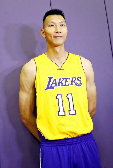 Lakers Sign Yi Jianlian