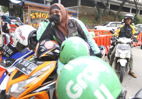 Uber exits Southeast Asia with sale to Grab - Taipei Times