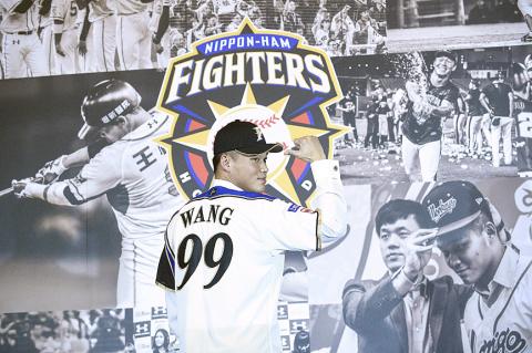 Top hitter Wang signs with Ham Fighters - Taipei Times
