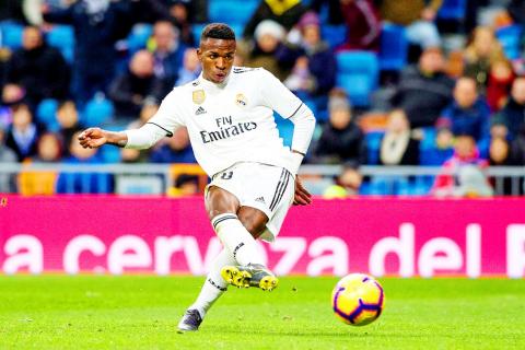 La Liga champs Barca lose last match, Benzema plays final game for Real Madrid - EFE Noticias