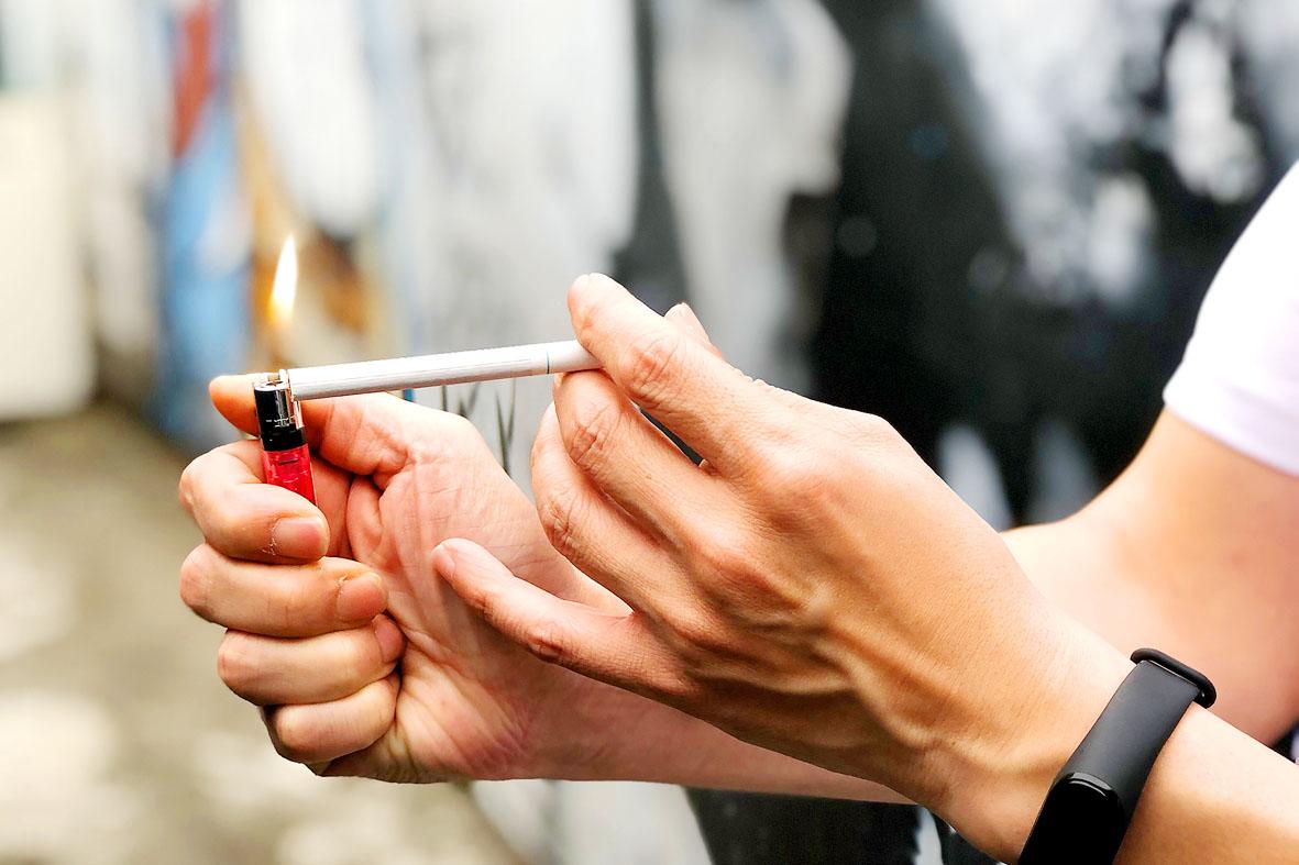 Doctor warns of smoking dangers