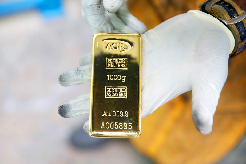 Banks move gold trading from New York to London 2 Banks move gold trading from New York to London 1