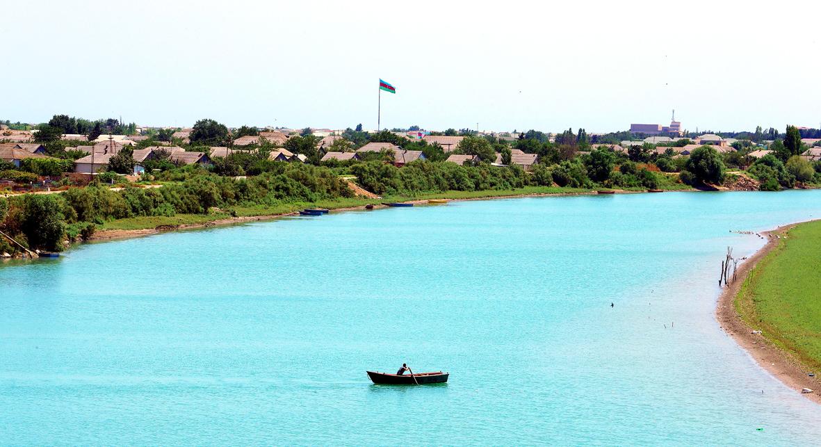 Azerbaijanis plead for water as Kura River dries up - Taipei Times