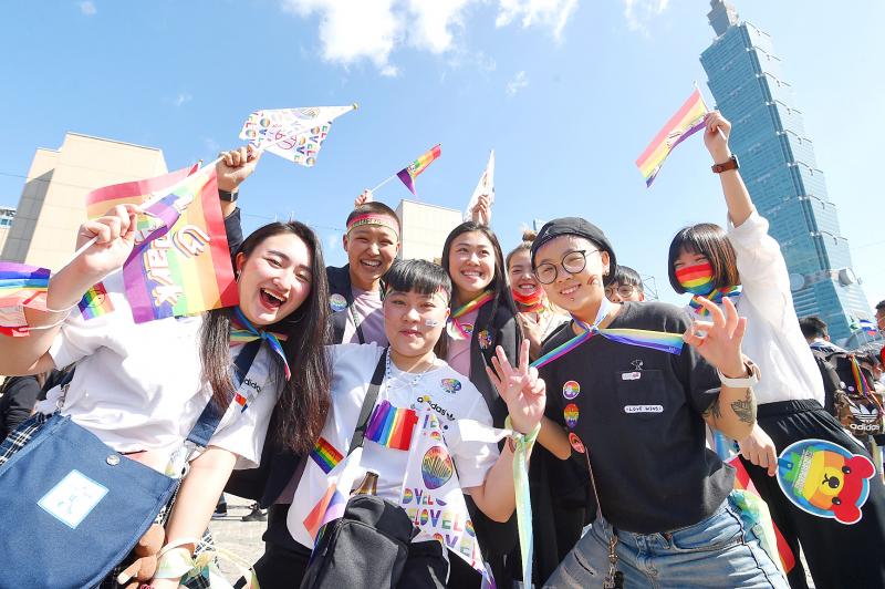 Rays pay tribute to Orlando victims with 'Pride Night' - Taipei Times