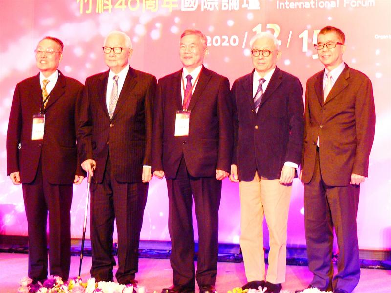 P12-201216-602.jpg