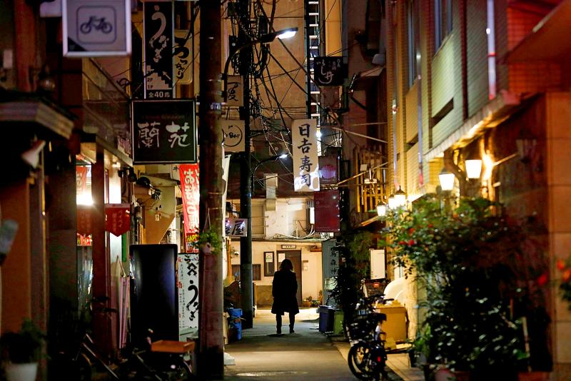 Bars remain open in Tokyo, despite COVID19 curfew Taipei Times
