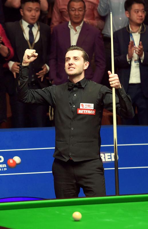 World Snooker Championship 2023 results: Mark Selby fights back against John Higgins - BBC Sport