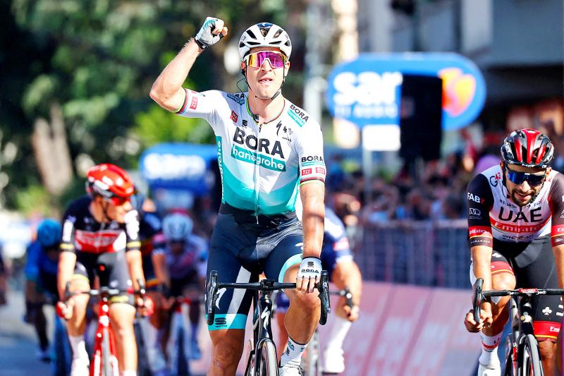 Sagan accelera alla vittoria in Italia, Bernal è ancora in testa