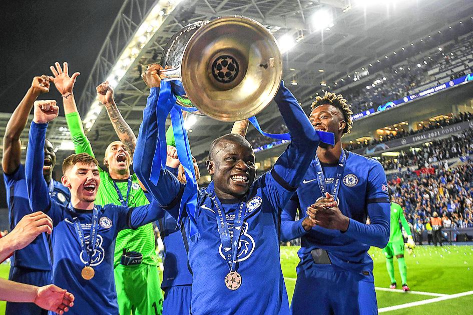 Porto players celebrate as they lift the trophy after beating