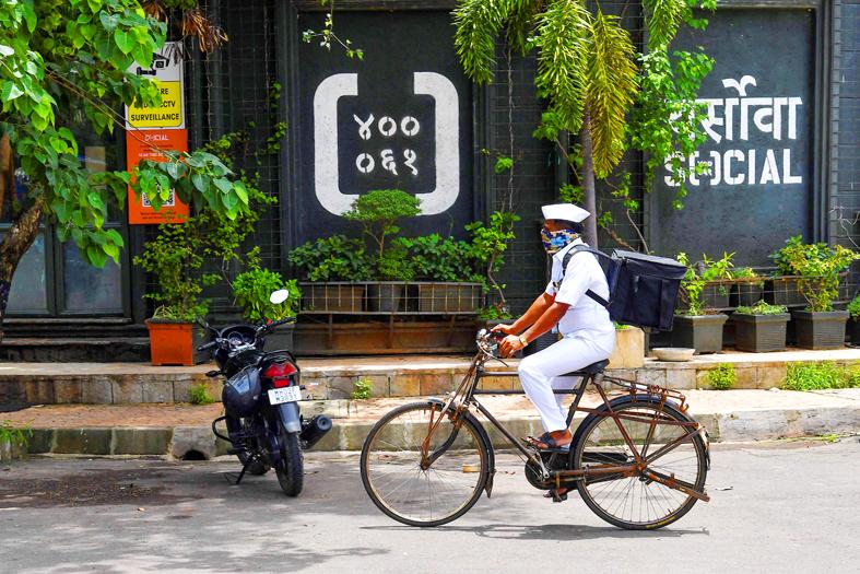 India’s lunchbox men battle food delivery startups Taipei Times