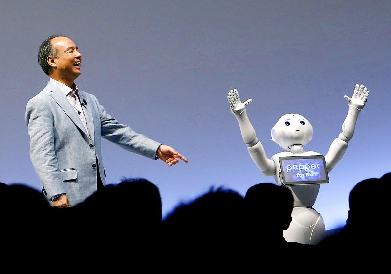 ソフトバンクのCEO、ロボットは日本の経済を後押しできると言う