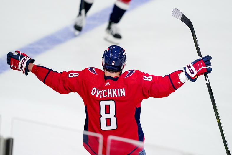 Alex Ovechkin Briefly Leaves Game 5 After a Hard Hit - The New York Times