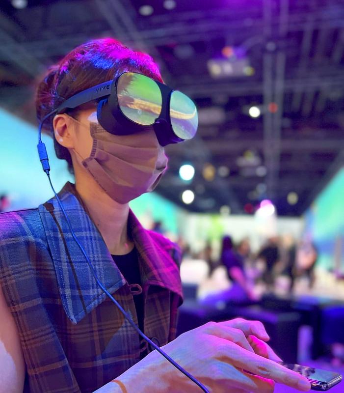 HTC unveils latest Vive Flow immersive VR glasses - Taipei Times