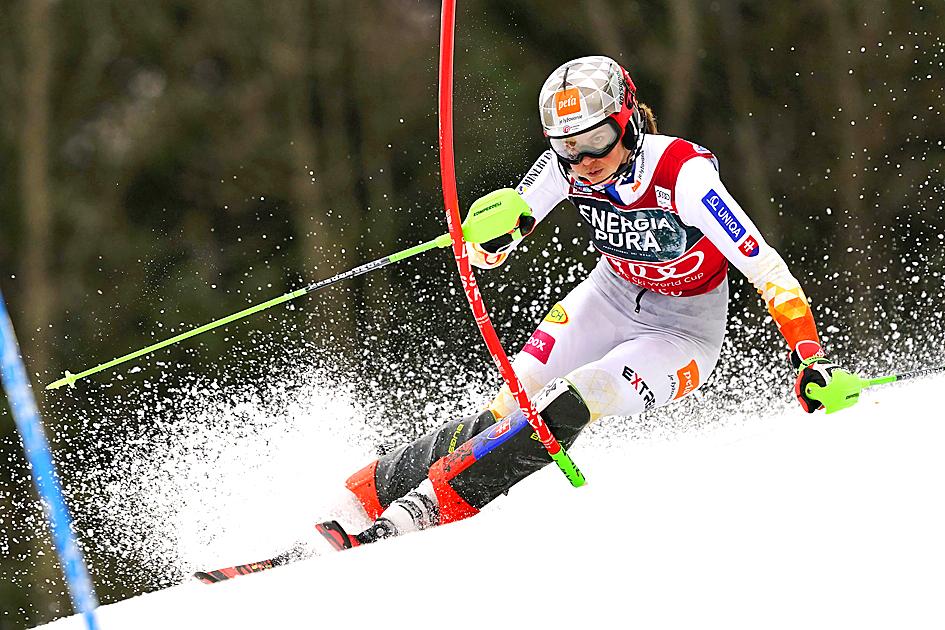Velhová porazila Shiffrinovú v slalome Svetového pohára