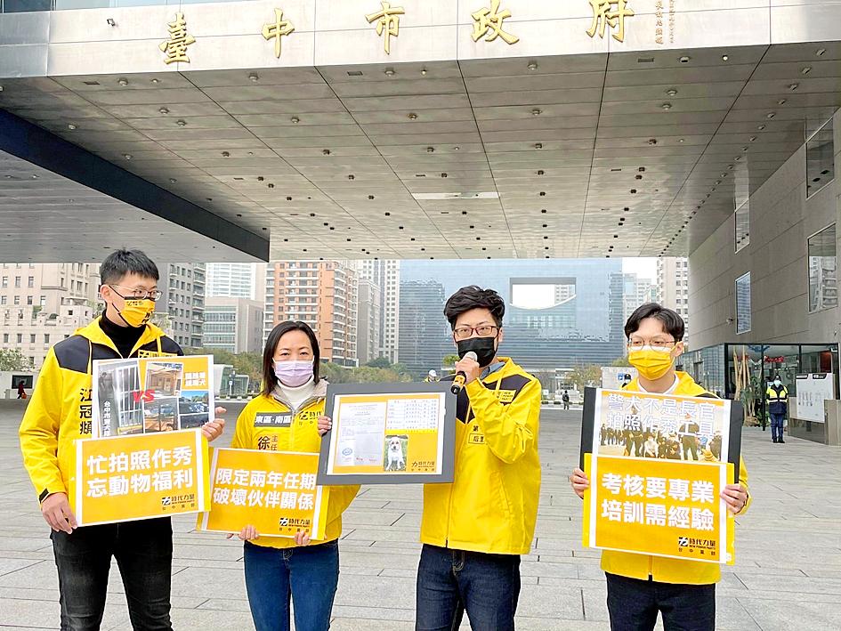 NPP calls reshuffle of Taichung police dog handlers ‘cruel’
