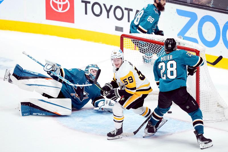 Guentzel's OT goal lifts Penguins over Sharks 2-1