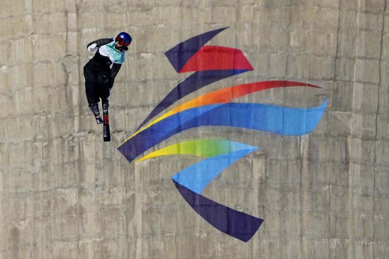 Olympic freestyle skier Eileen Gu stuns with final big air trick