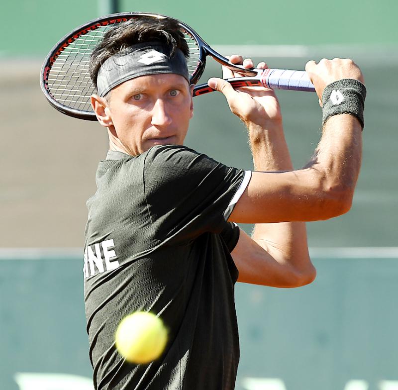 Stakhovsky hopes not to use gun to defend Ukraine Taipei Times