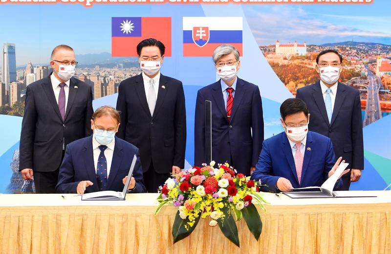 Taiwan a Slovensko podpísali súdnu dohodu
