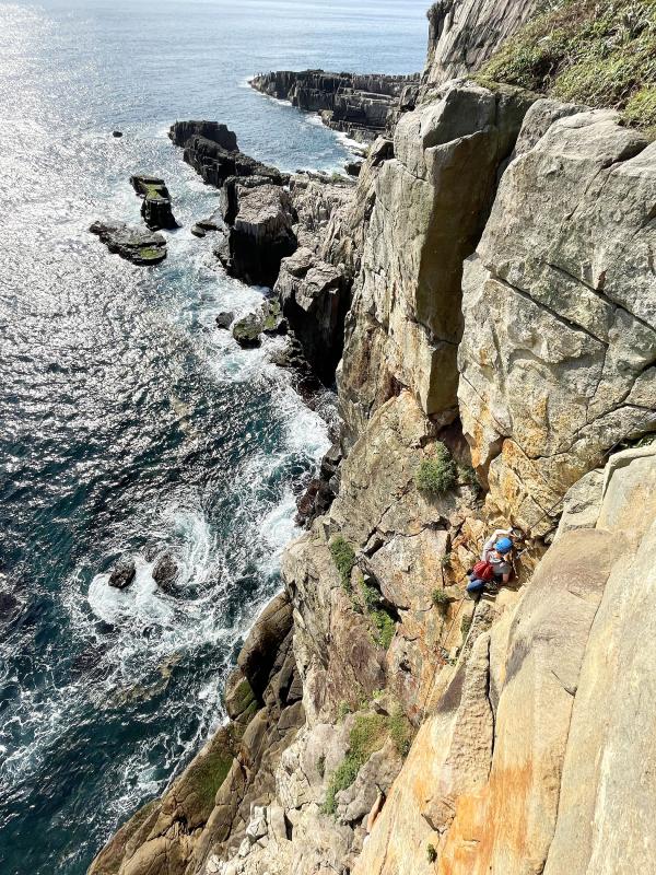 Rock climbing at Dragon Cave (Long Dong), Taipei, Taiwan｜Accupass