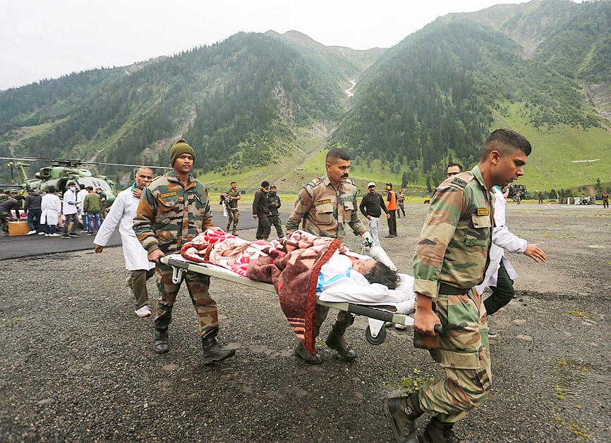 Flash floods kill 16 pilgrims in Indian Kashmir