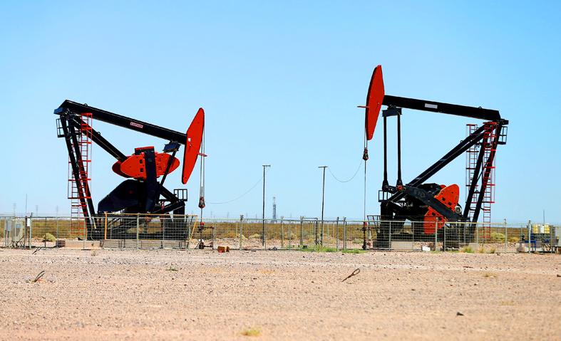 Oil up weekly as traders weigh demand, Iran deal