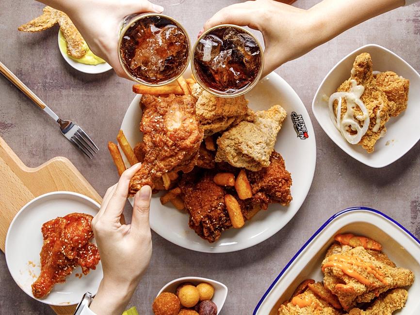 Fried chicken event lures outlets from Taiwan, elsewhere - Taipei Times
