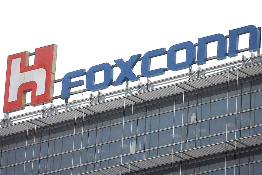 20,000 new hires leave Foxconn’s China plant